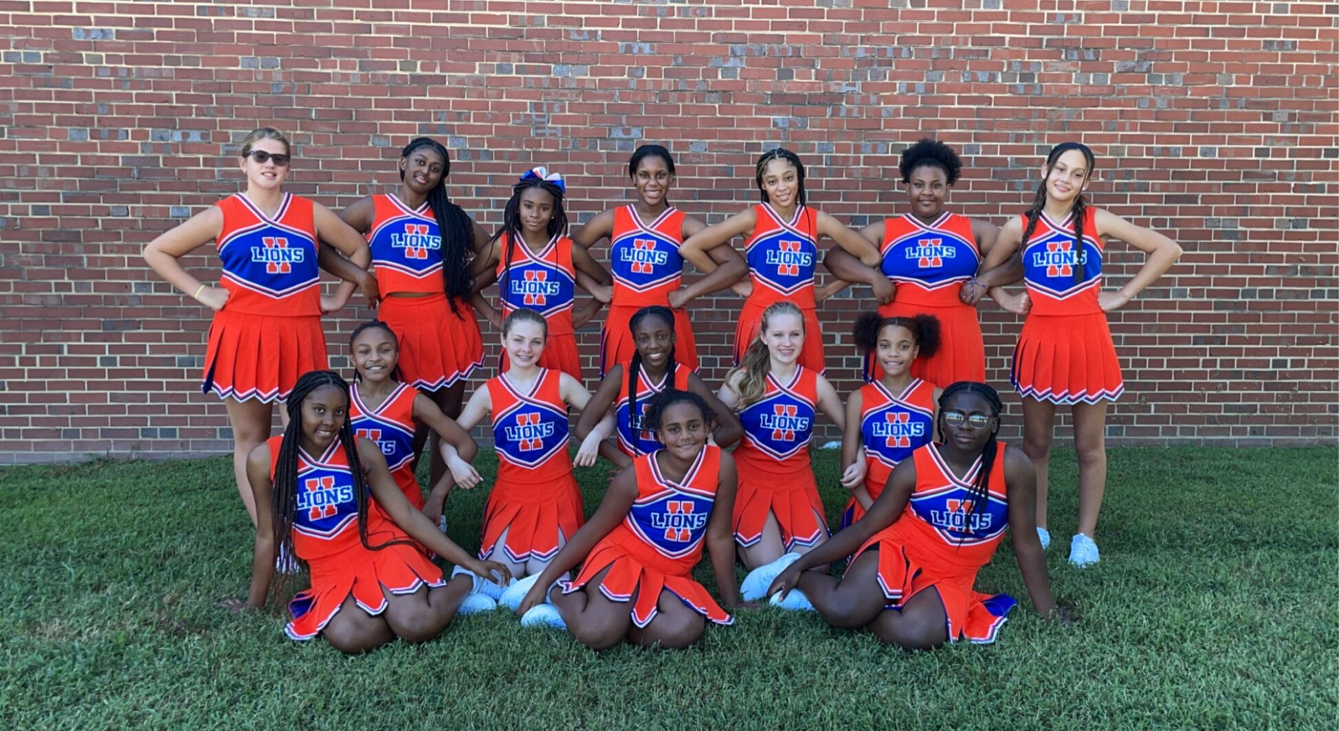 HCMS cheer
